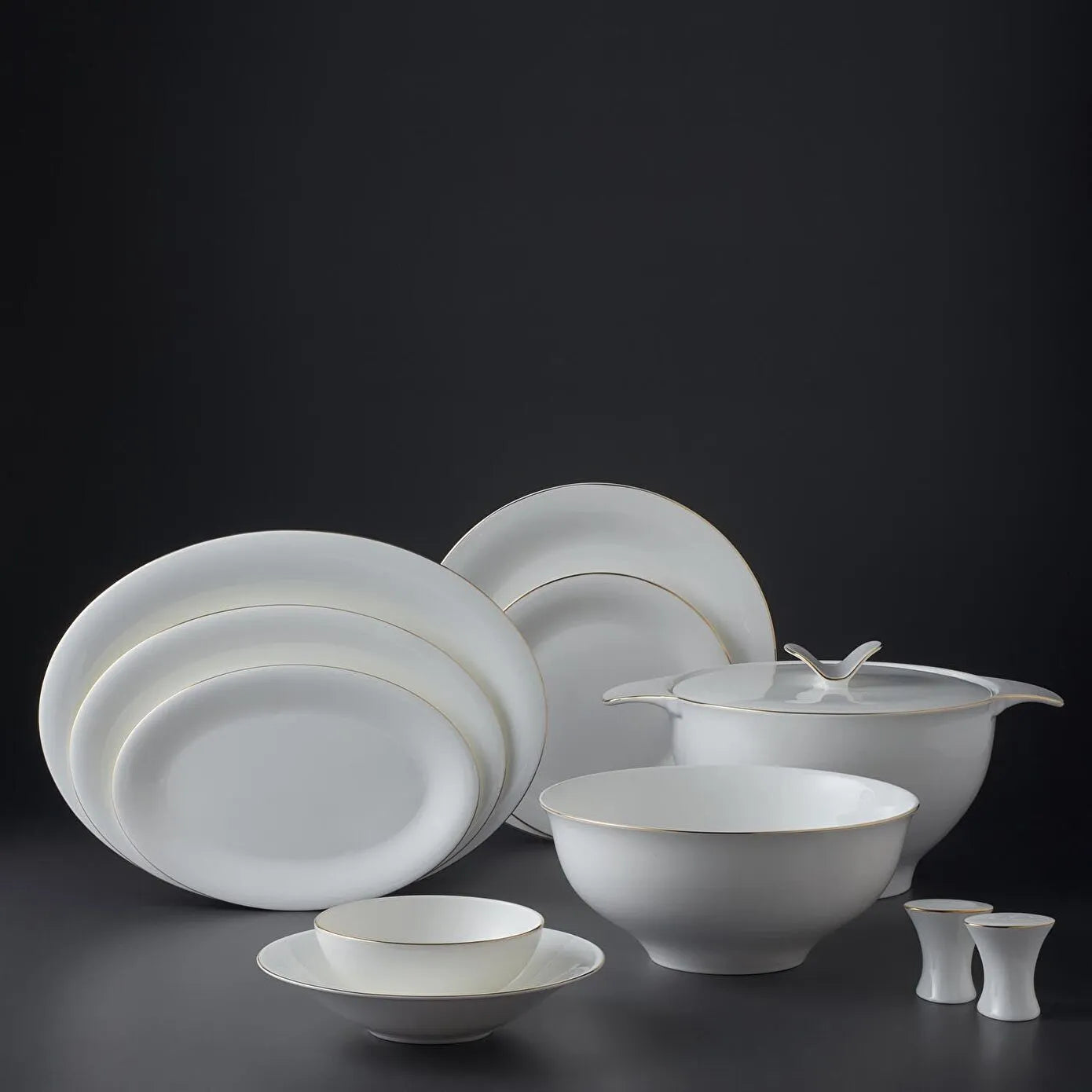 Jumbo Bone China Golda 61-Piece Dinner Set for 12 People, Gold