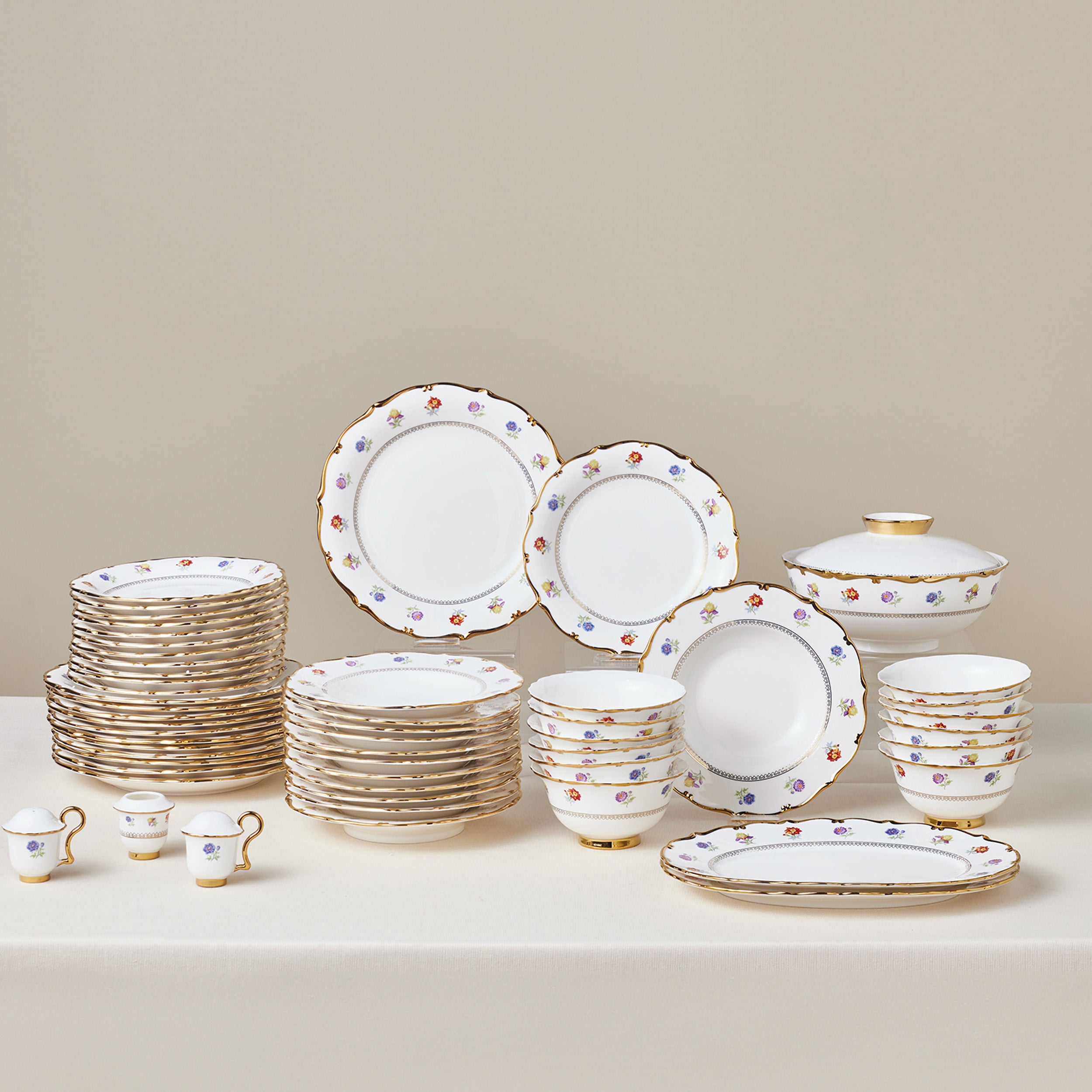 Karaca Royal Bone China Diana 55-Piece Dinner Set for 12 People, Gold