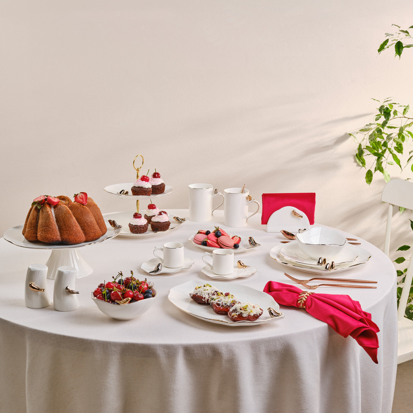 Karaca X Müge Anlı Bone China 2-Tier Cake Stand, 27cm, Gold White