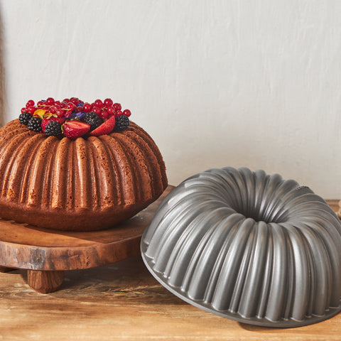 Karaca Cake Pro Aluminium Cast Decorative Cake Tin, 25.5cm, Anthracite