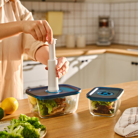 Karaca x Refika 2-Piece Vacuum Pump 2-Piece Storage Container, Clear