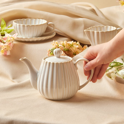 Karaca New Daisy Stoneware Teapot, 550ml, White